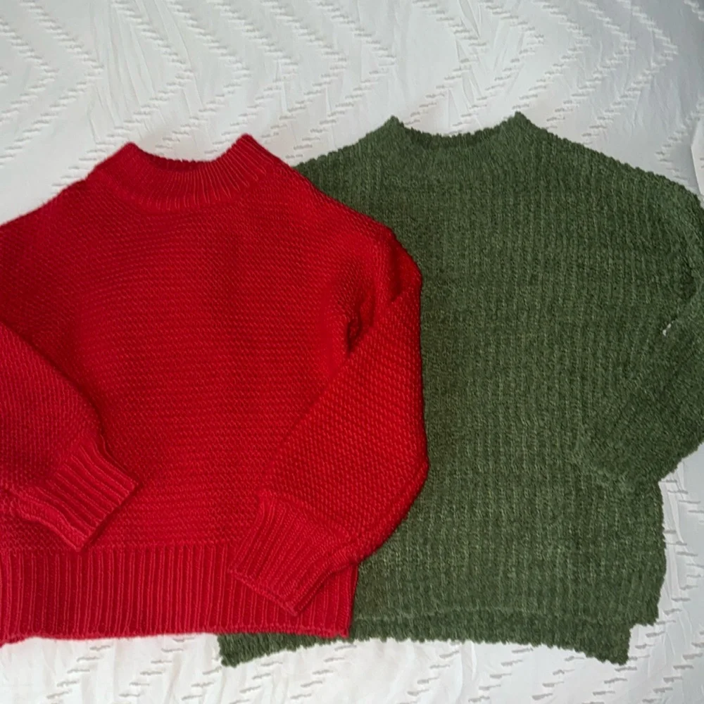 EUC Girls Sweater Bundle (2 sweaters) Sz 10/12 Red Green perfect for Christmas
